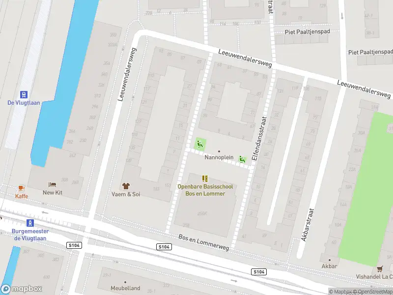 Ambulance met grote spoed naar de Meimorgenstraat in Amsterdam