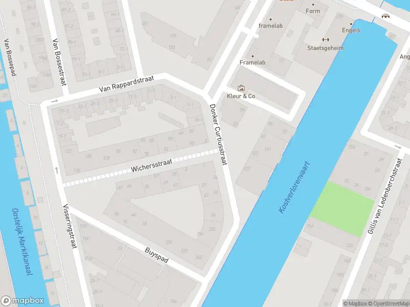 Ambulance met gepaste spoed naar de Wichersstraat in Amsterdam