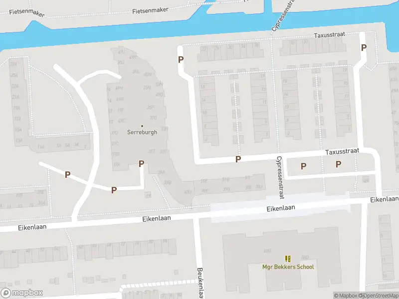 Ambulance met grote spoed naar de Eikenlaan in Spijkenisse