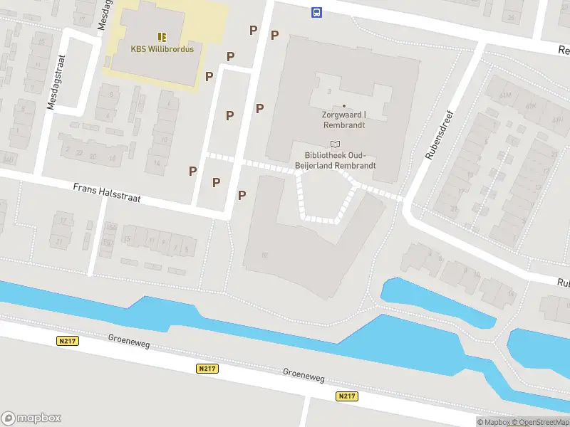 Ambulance met gepaste spoed naar de Rembrandtplein in Oud-Beijerland