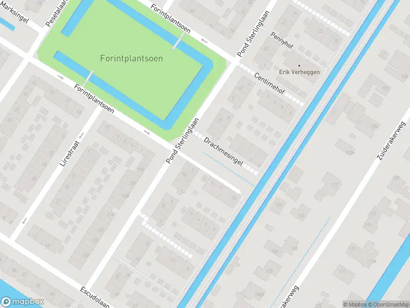 Ambulance met grote spoed naar de Drachmesingel in Amsterdam