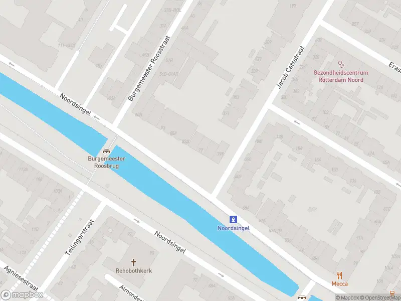 Ambulance met grote spoed naar de Noordsingel in Rotterdam