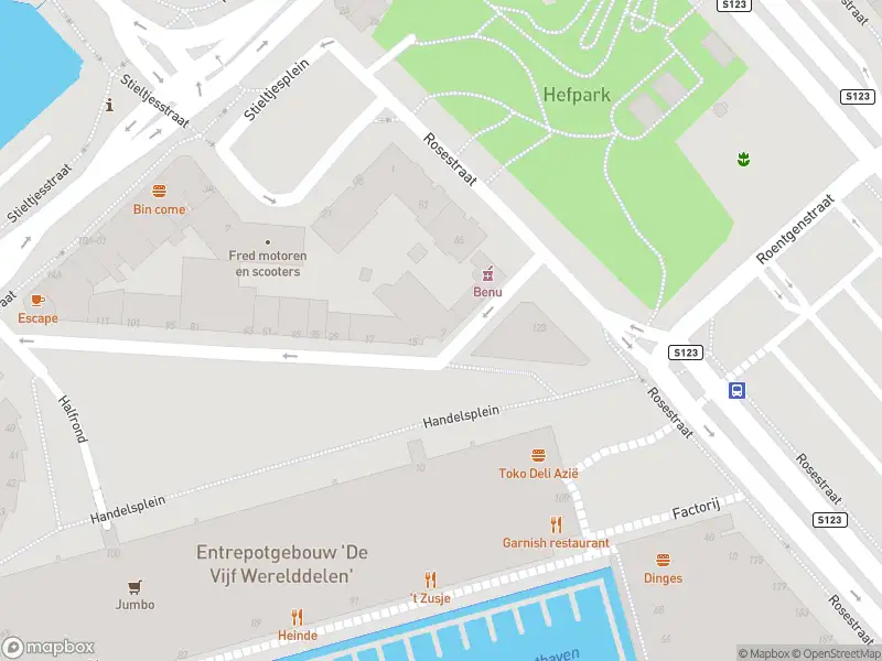 Ambulance met grote spoed naar de Entrepotstraat in Rotterdam