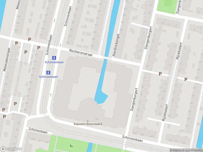 Ambulance met gepaste spoed naar de Schinnenbaan in Rotterdam