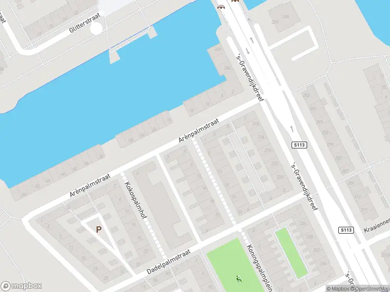 Ambulance met grote spoed naar de Kamerpalmhof in Amsterdam