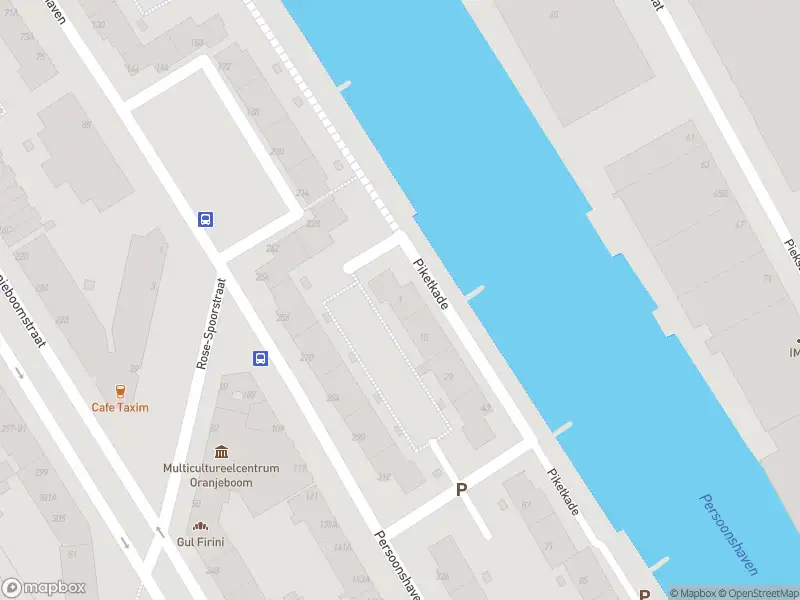 Ambulance met grote spoed naar de Piketkade in Rotterdam