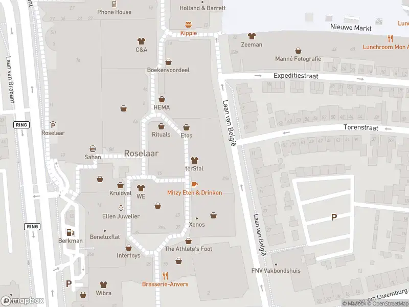 Brandweer en politie met grote spoed naar de Nieuwe Markt in Roosendaal vanwege gebouwbrand