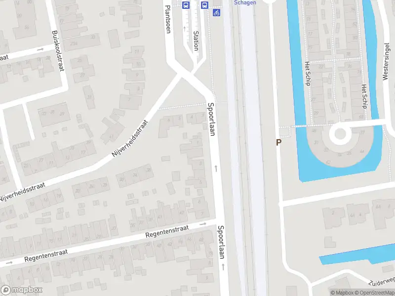 Ambulance met grote spoed naar de Spoorlaan in Schagen