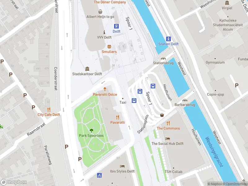 Ambulance met gepaste spoed naar de Stationsplein in Delft