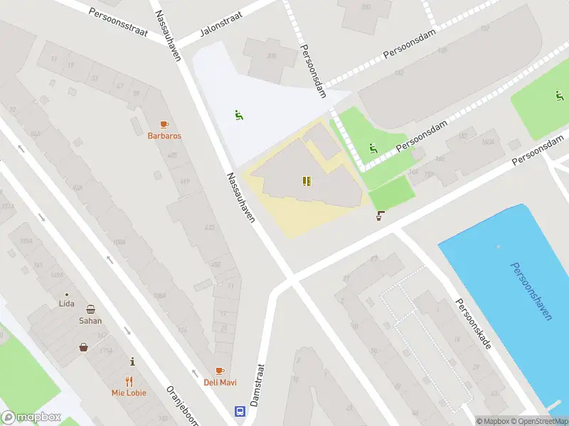 Ambulance met gepaste spoed naar de Nassauhaven in Rotterdam