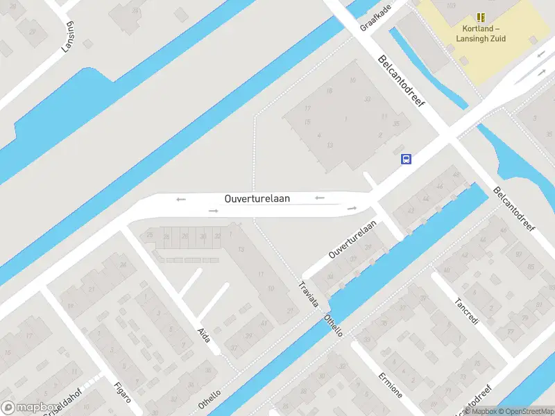 Ambulance met grote spoed naar de Ouverturelaan in Krimpen aan den IJssel