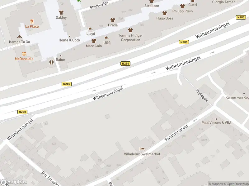 Ambulance met grote spoed naar de Wilhelminasingel in Roermond