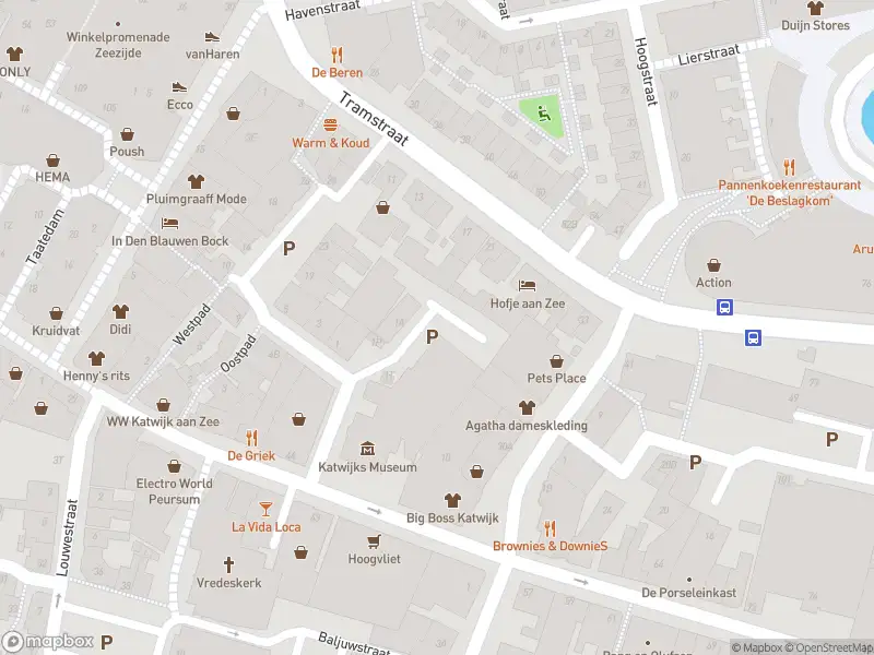 Ambulance met grote spoed naar de Voorstraat in Katwijk