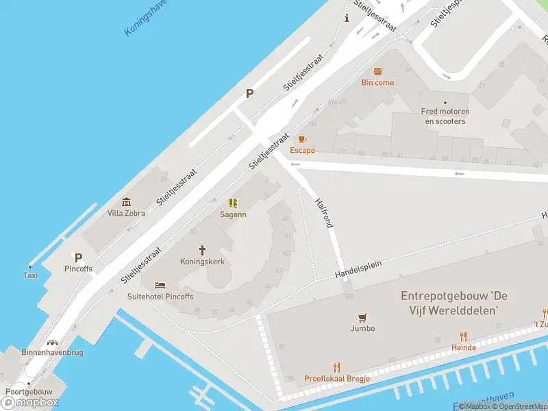 Ambulance met grote spoed naar de Halfrond in Rotterdam