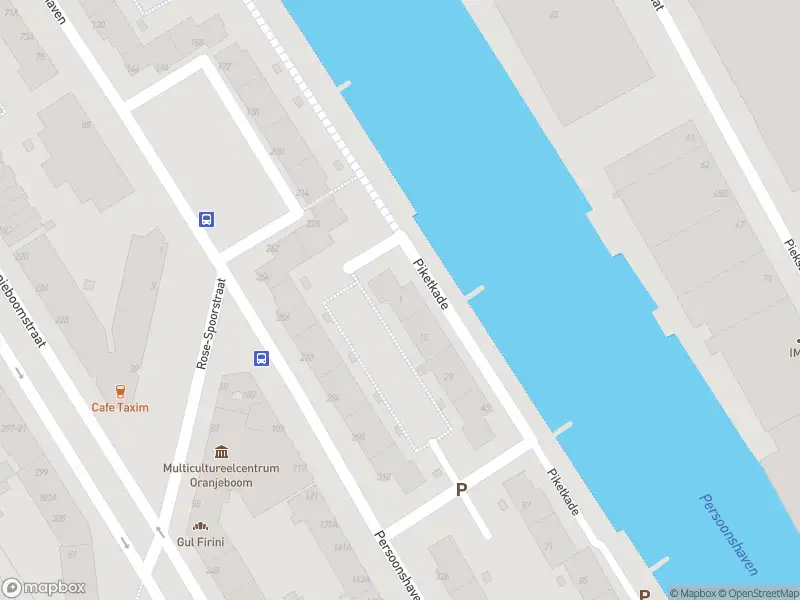 Ambulance met grote spoed naar de Piketkade in Rotterdam