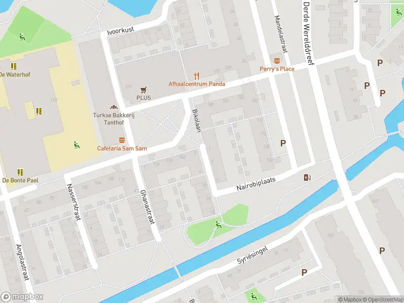 Ambulance met grote spoed naar de Kenyattastraat in Delft