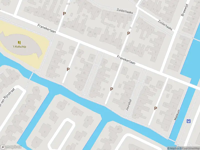 Ambulance met grote spoed naar de Lemmerhof in Volendam