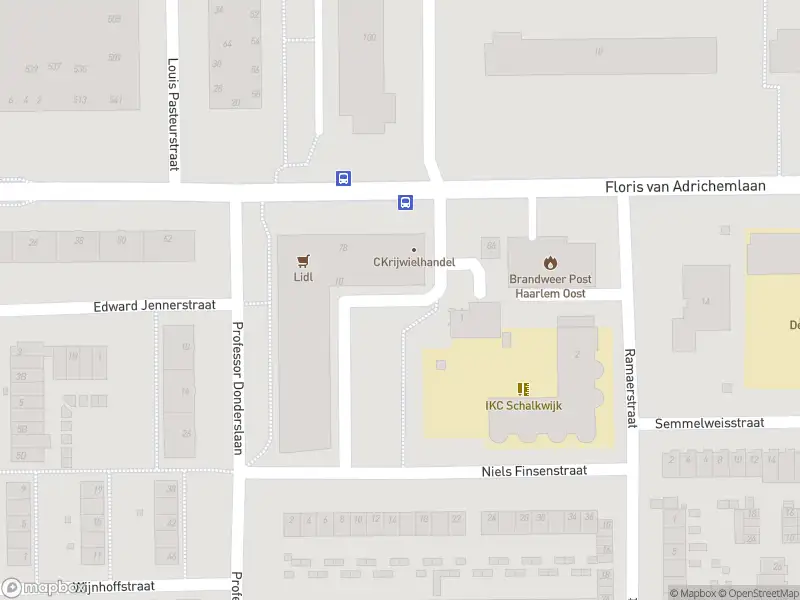 Ambulance met gepaste spoed naar de William Harveystraat in Haarlem