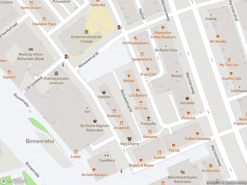 Ambulance met grote spoed naar de Nieuwemarkt in Rotterdam