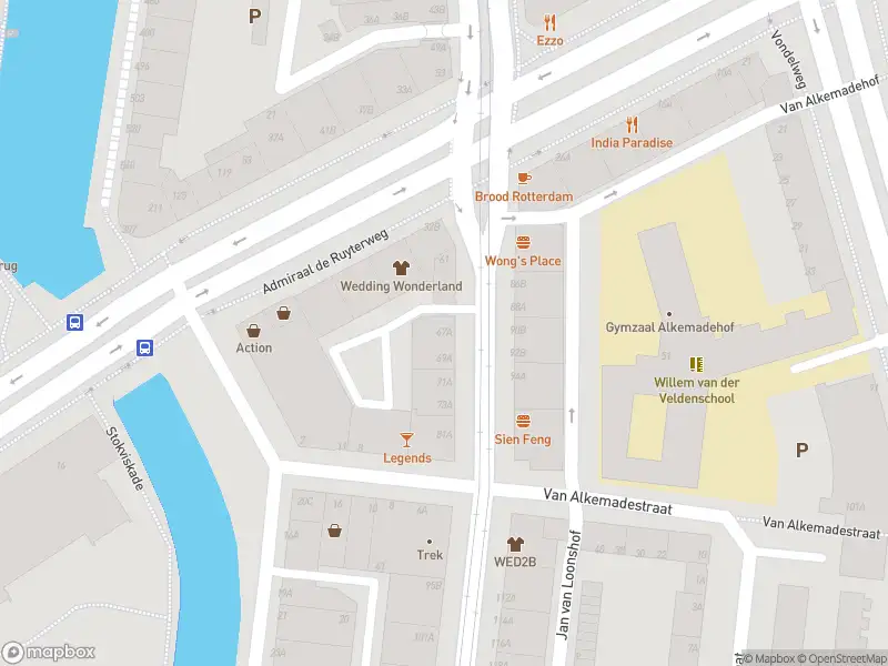 Ambulance met grote spoed naar de Jonker Fransstraat in Rotterdam