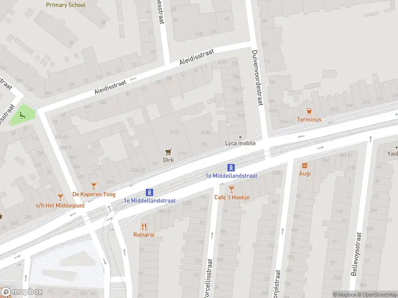 Ambulance met grote spoed naar de 1e Middellandstraat in Rotterdam