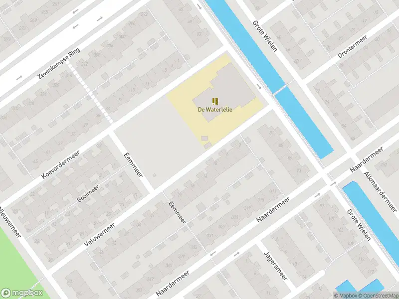 Ambulance met grote spoed naar de Veluwemeer in Rotterdam