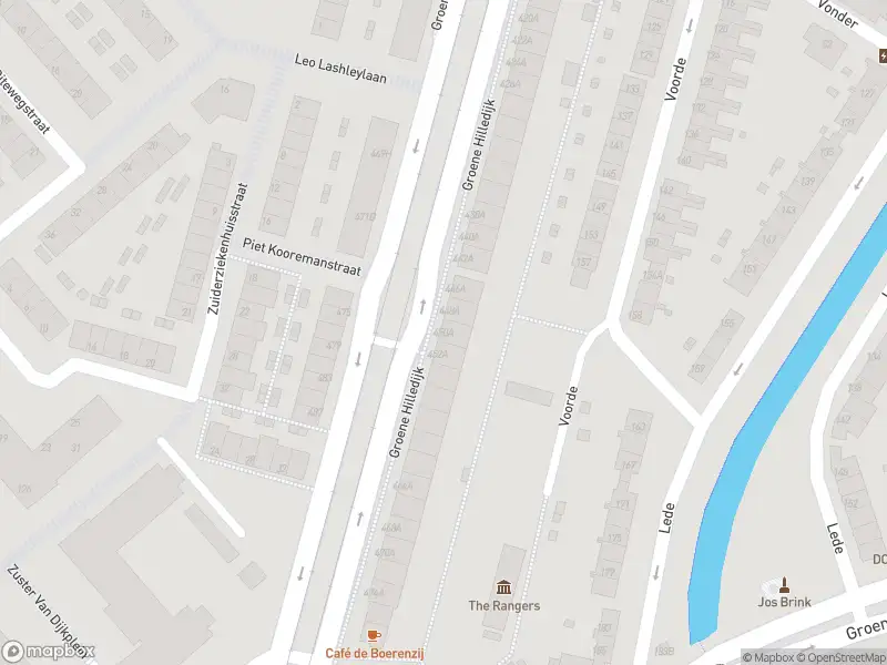 Ambulance met grote spoed naar de Groene Hilledijk in Rotterdam