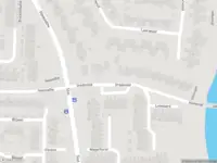 Brandweer met grote spoed naar de Vredeveld in Almelo vanwege middelgrote brand