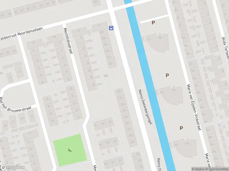 Ambulance met gepaste spoed naar de Nancy Zeelenbergsingel in Rotterdam