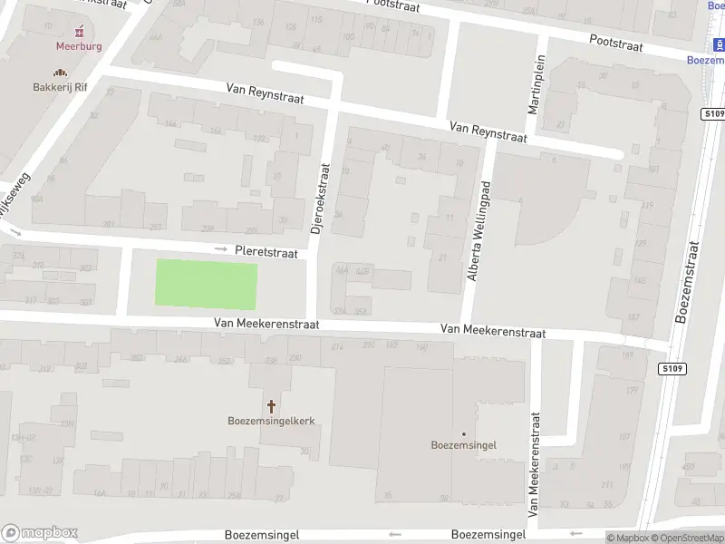 Ambulance met gepaste spoed naar de Pleretstraat in Rotterdam