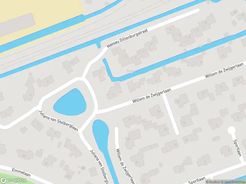 Ambulance met grote spoed naar de Willem de Zwijgerlaan in Hoorn