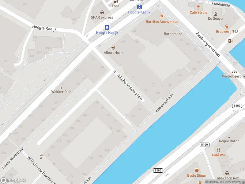 Ambulance met grote spoed naar de Ir. Jakoba Mulderplein in Amsterdam