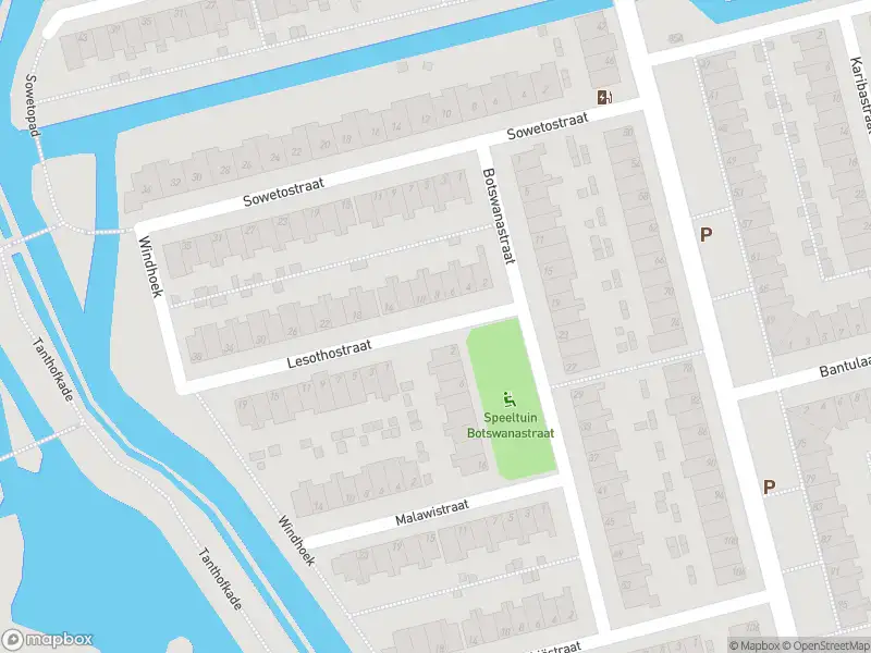 Ambulance met grote spoed naar de Lesothostraat in Delft
