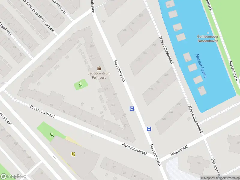 Ambulance met grote spoed naar de Nassauhaven in Rotterdam