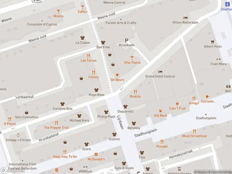 Ambulance met grote spoed naar de Kruiskade in Rotterdam