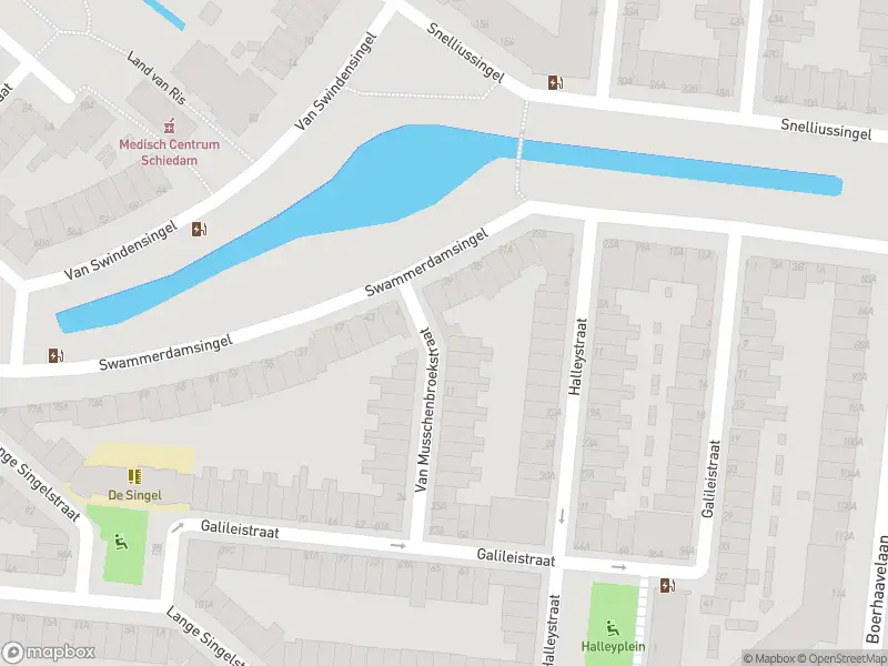 Ambulance met grote spoed naar de Van Musschenbroekstraat in Schiedam