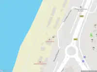 Ambulance met grote spoed naar de Strandafgang Barnaart in Zandvoort