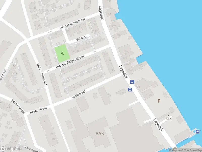 Ambulance met gepaste spoed naar de Valkstraat in Zaandijk