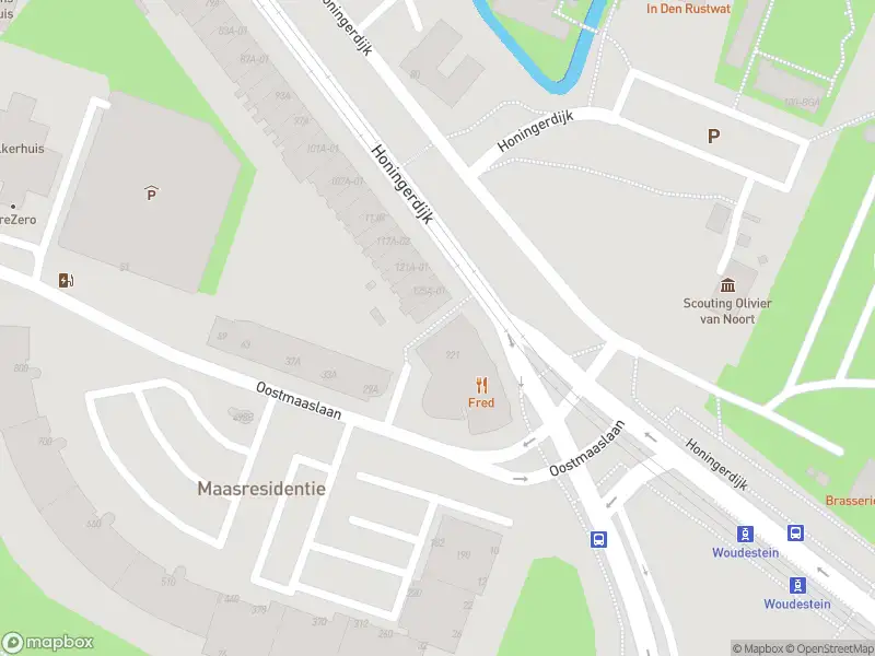 Ambulance met gepaste spoed naar de Honingerdijk in Rotterdam