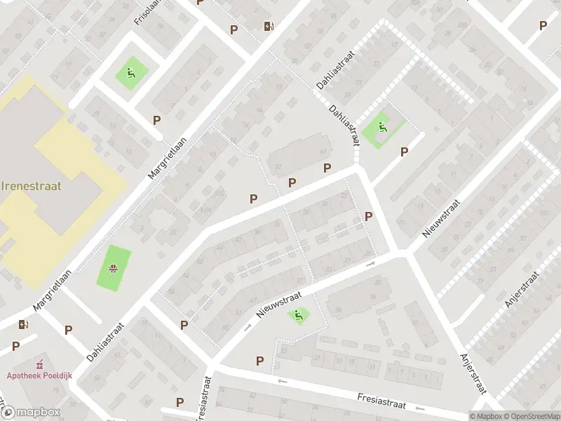 Ambulance met grote spoed naar de De Backerstraat in Poeldijk