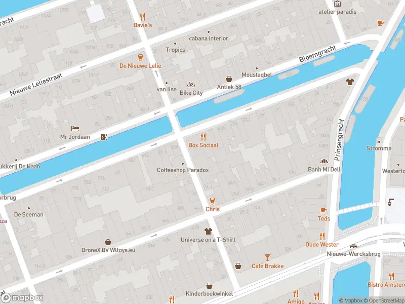 Ambulance met grote spoed naar de Rozengracht in Amsterdam