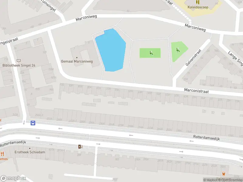 Ambulance met grote spoed naar de Marconistraat in Schiedam