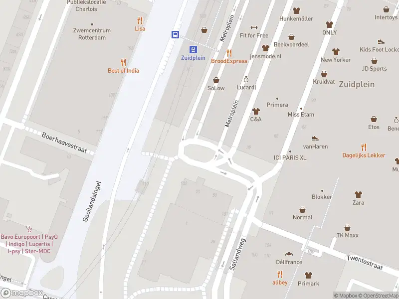Ambulance met grote spoed naar de Metroplein in Rotterdam