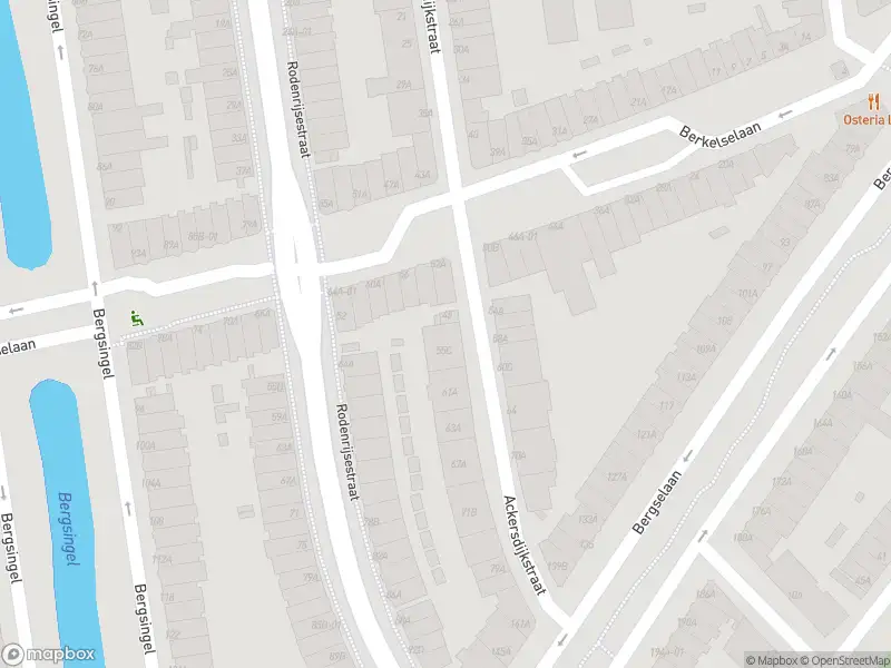 Ambulance met grote spoed naar de Ackersdijkstraat in Rotterdam