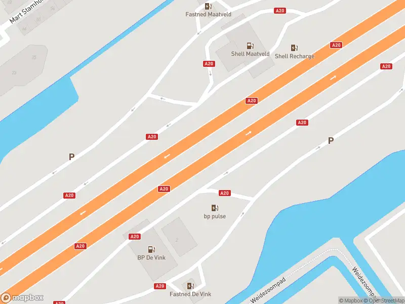 Ambulance met gepaste spoed naar de Rijksweg A20 in Nieuwerkerk aan den IJssel