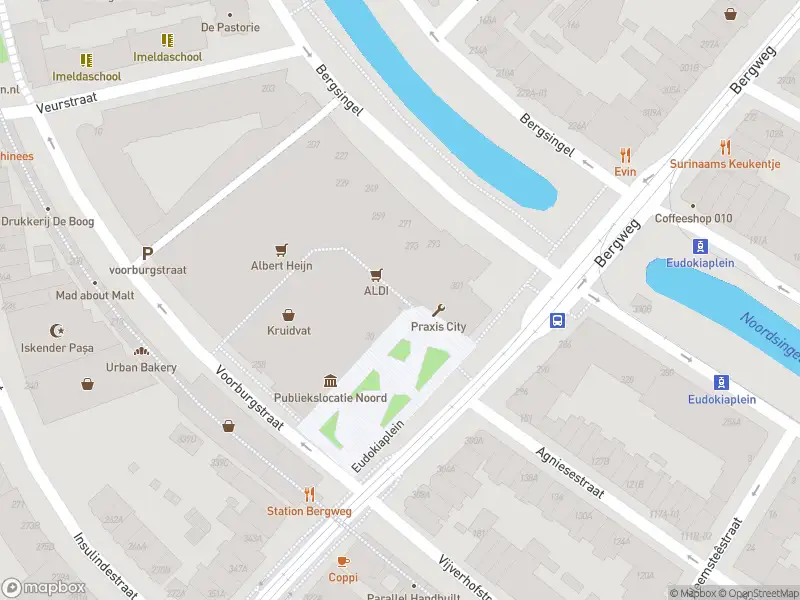 Ambulance met gepaste spoed naar de Eudokiaplein in Rotterdam