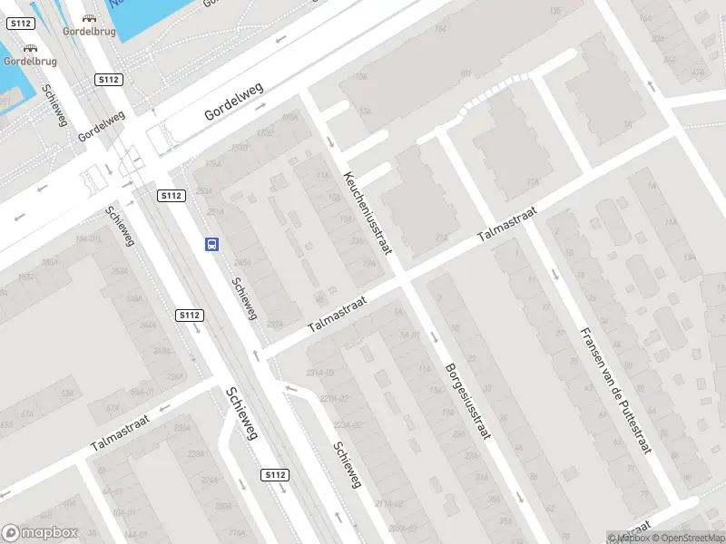 Ambulance met gepaste spoed naar de Talmastraat in Rotterdam