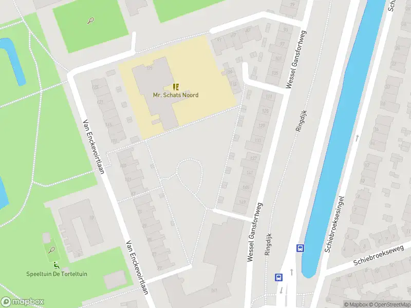Ambulance met gepaste spoed naar de Wessel Gansfortweg in Rotterdam