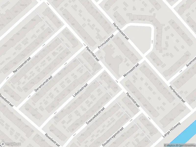 Ambulance met grote spoed naar de Lobeliastraat in Rotterdam