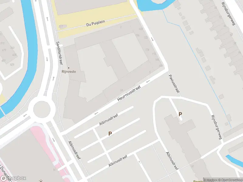 Ambulance met gepaste spoed naar de Heurniusstraat in Leiden